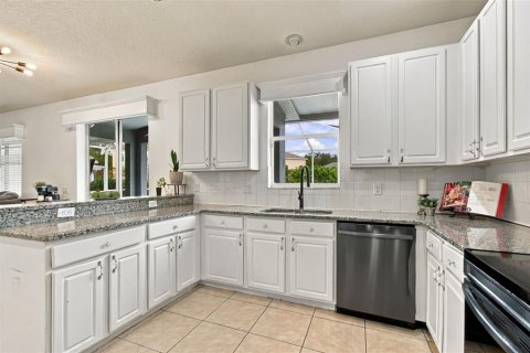 House in Lutz, Florida 4 bedrooms, 272.2 sq.m. № 2425956 - photo 15