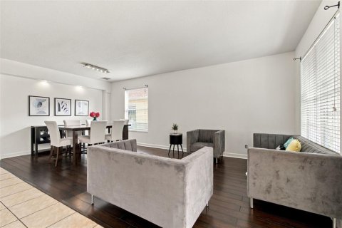 House in Lutz, Florida 4 bedrooms, 272.2 sq.m. № 2425956 - photo 6