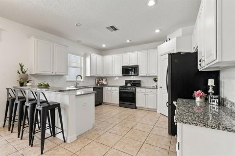 House in Lutz, Florida 4 bedrooms, 272.2 sq.m. № 2425956 - photo 12