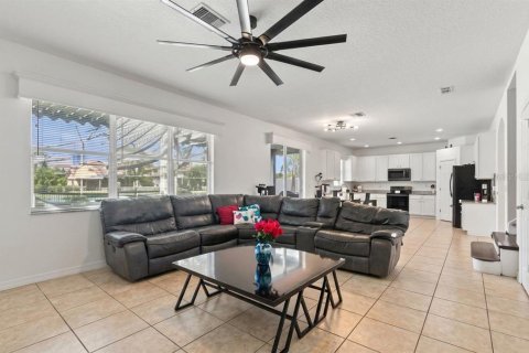 House in Lutz, Florida 4 bedrooms, 272.2 sq.m. № 2425956 - photo 19