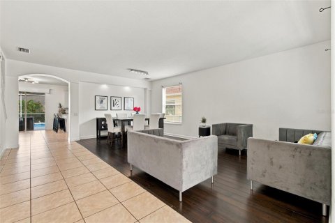 House in Lutz, Florida 4 bedrooms, 272.2 sq.m. № 2425956 - photo 5