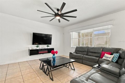 House in Lutz, Florida 4 bedrooms, 272.2 sq.m. № 2425956 - photo 20