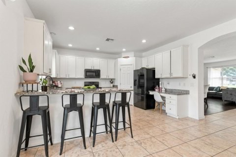 House in Lutz, Florida 4 bedrooms, 272.2 sq.m. № 2425956 - photo 13