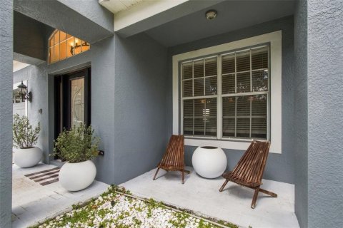 House in Lutz, Florida 4 bedrooms, 272.2 sq.m. № 2425956 - photo 3