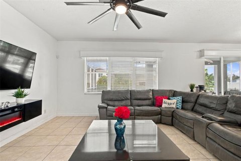 House in Lutz, Florida 4 bedrooms, 272.2 sq.m. № 2425956 - photo 21