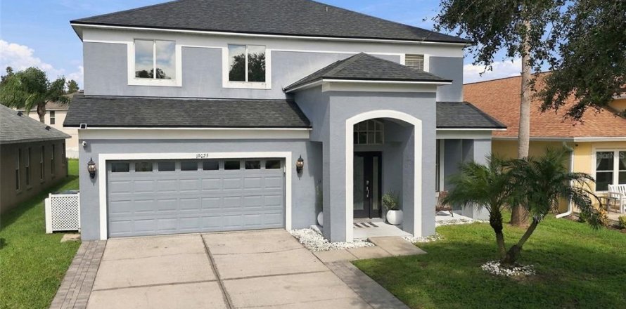 House in Lutz, Florida 4 bedrooms, 272.2 sq.m. № 2425956