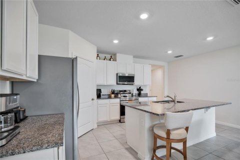House in Sanford, Florida 4 bedrooms, 170.57 sq.m. № 2150480 - photo 12