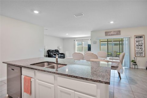 House in Sanford, Florida 4 bedrooms, 170.57 sq.m. № 2150480 - photo 11
