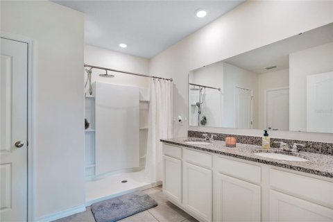 House in Sanford, Florida 4 bedrooms, 170.57 sq.m. № 2150480 - photo 20