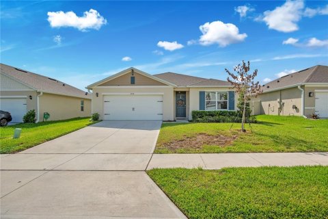 House in Sanford, Florida 4 bedrooms, 170.57 sq.m. № 2150480 - photo 2