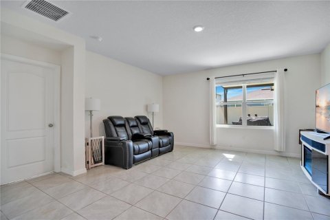 House in Sanford, Florida 4 bedrooms, 170.57 sq.m. № 2150480 - photo 16
