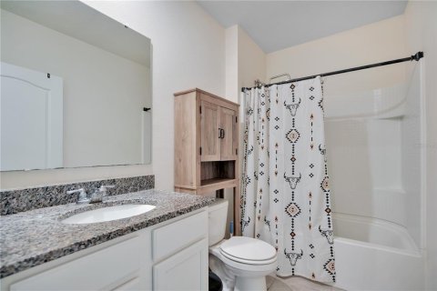 House in Sanford, Florida 4 bedrooms, 170.57 sq.m. № 2150480 - photo 24