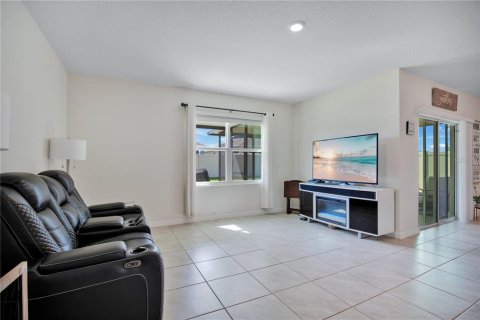 House in Sanford, Florida 4 bedrooms, 170.57 sq.m. № 2150480 - photo 15