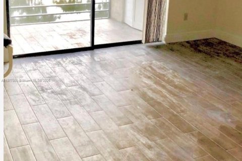Condo in West Palm Beach, Florida, 2 bedrooms  № 1922795 - photo 10