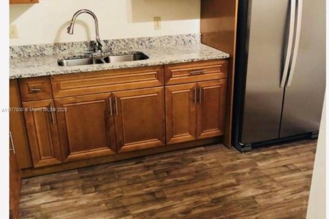 Condo in West Palm Beach, Florida, 2 bedrooms  № 1922795 - photo 3