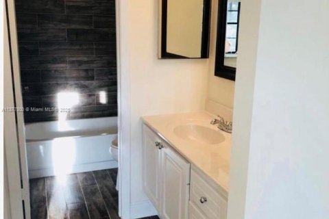 Condo in West Palm Beach, Florida, 2 bedrooms  № 1922795 - photo 14