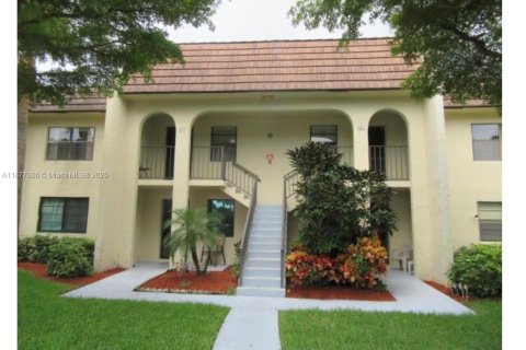 Condo in West Palm Beach, Florida, 2 bedrooms  № 1922795 - photo 2