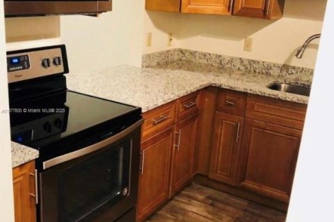 Condo in West Palm Beach, Florida, 2 bedrooms  № 1922795 - photo 7