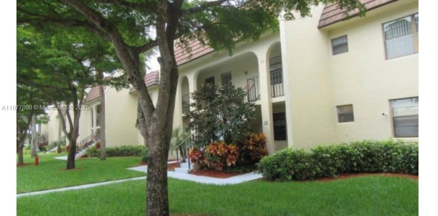 Condo in West Palm Beach, Florida, 2 bedrooms № 1922795