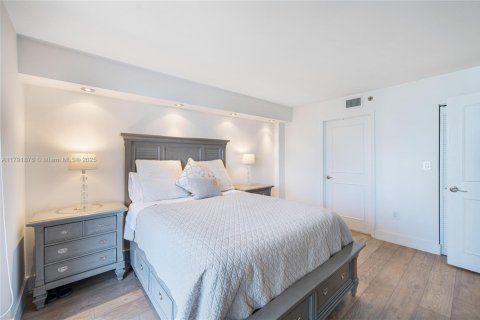 Condo in Miami, Florida, 2 bedrooms  № 1865449 - photo 17