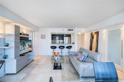 Condo in Miami, Florida, 2 bedrooms  № 1865449 - photo 5