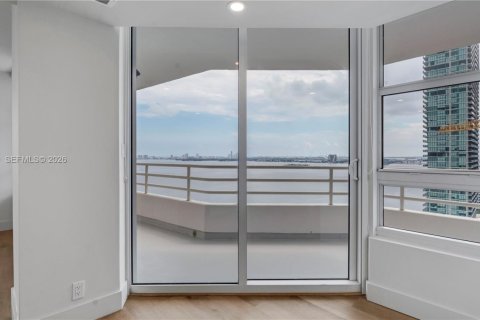 Apartamento en alquiler en Miami, Florida, 3 dormitorios, 187.85 m2 № 2011839 - foto 17