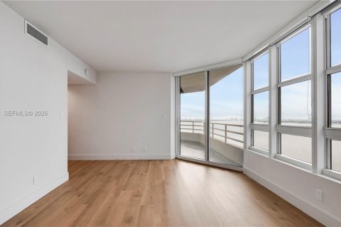 Apartamento en alquiler en Miami, Florida, 3 dormitorios, 187.85 m2 № 2011839 - foto 21