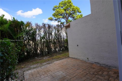 Снять в аренду кондоминиум в Уэст-Палм-Бич, Флорида 2 спальни, 97.55м2, № 1973839 - фото 15