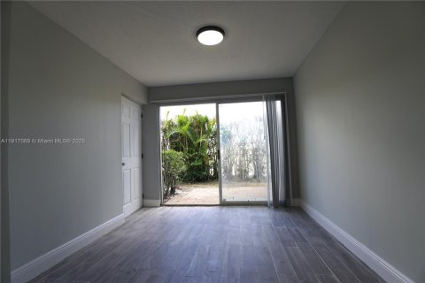 Снять в аренду кондоминиум в Уэст-Палм-Бич, Флорида 2 спальни, 97.55м2, № 1973839 - фото 13