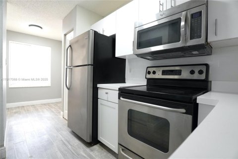 Снять в аренду кондоминиум в Уэст-Палм-Бич, Флорида 2 спальни, 97.55м2, № 1973839 - фото 3