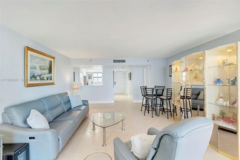 Condo in Pompano Beach, Florida, 2 bedrooms  № 1998431 - photo 17