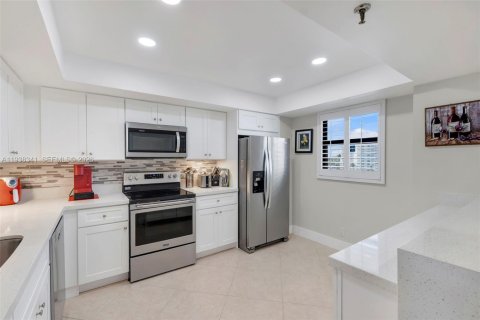 Condo in Pompano Beach, Florida, 2 bedrooms  № 1998431 - photo 12