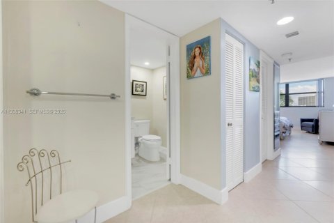 Condo in Pompano Beach, Florida, 2 bedrooms  № 1998431 - photo 20