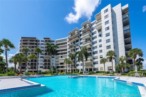 Condo in Pompano Beach, Florida, 2 bedrooms  № 1998431 - photo 29