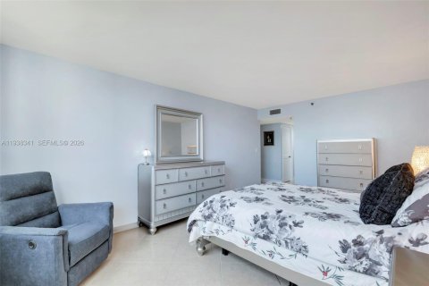 Condo in Pompano Beach, Florida, 2 bedrooms  № 1998431 - photo 18