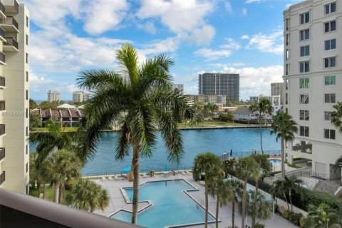 Condo in Pompano Beach, Florida, 2 bedrooms  № 1998431 - photo 4