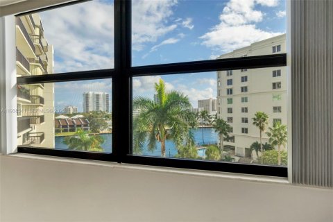 Condo in Pompano Beach, Florida, 2 bedrooms  № 1998431 - photo 16
