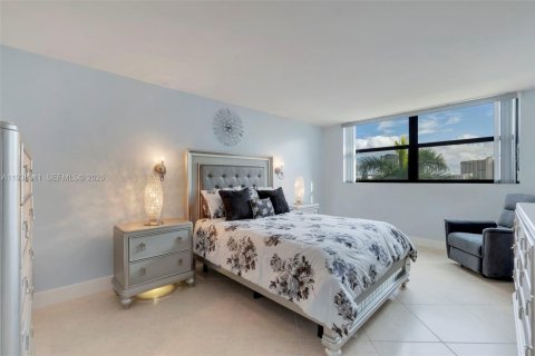 Condo in Pompano Beach, Florida, 2 bedrooms  № 1998431 - photo 15