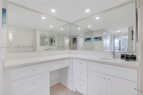 Condo in Pompano Beach, Florida, 2 bedrooms  № 1998431 - photo 21