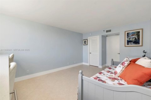 Condo in Pompano Beach, Florida, 2 bedrooms  № 1998431 - photo 24