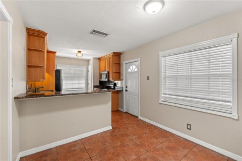 House in Tampa, Florida 3 bedrooms, 111.48 sq.m. № 1880805 - photo 7