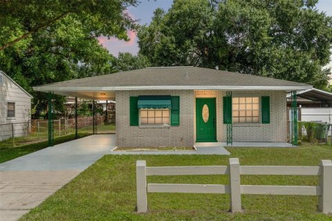 House in Tampa, Florida 3 bedrooms, 111.48 sq.m. № 1880805 - photo 1