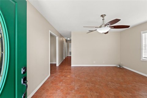 House in Tampa, Florida 3 bedrooms, 111.48 sq.m. № 1880805 - photo 3
