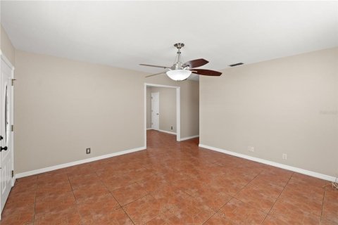House in Tampa, Florida 3 bedrooms, 111.48 sq.m. № 1880805 - photo 8