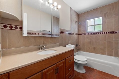 House in Tampa, Florida 3 bedrooms, 111.48 sq.m. № 1880805 - photo 18