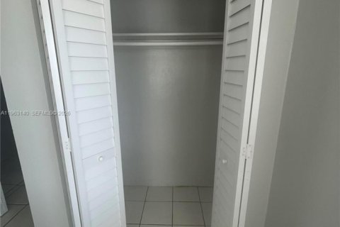 Appartement à louer à North Miami, Floride: 41.16 m2 № 2024260 - photo 4
