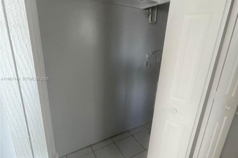 Appartement à louer à North Miami, Floride: 41.16 m2 № 2024260 - photo 3