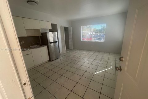 Studio à North Miami, Floride № 2024260