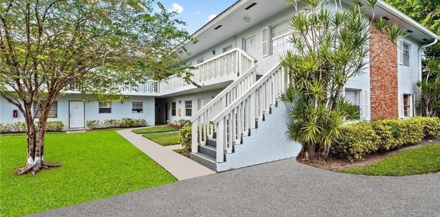 Condominio en Coral Springs, Florida, 2 dormitorios № 2193763