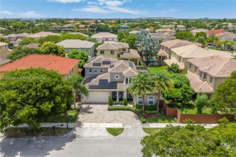 House in Cutler Bay, Florida 4 bedrooms, 248.05 sq.m. № 2261301 - photo 30